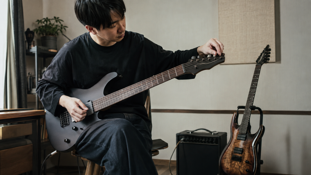 2本目のギターを別チューニング専用にして使い分けるギタリスト